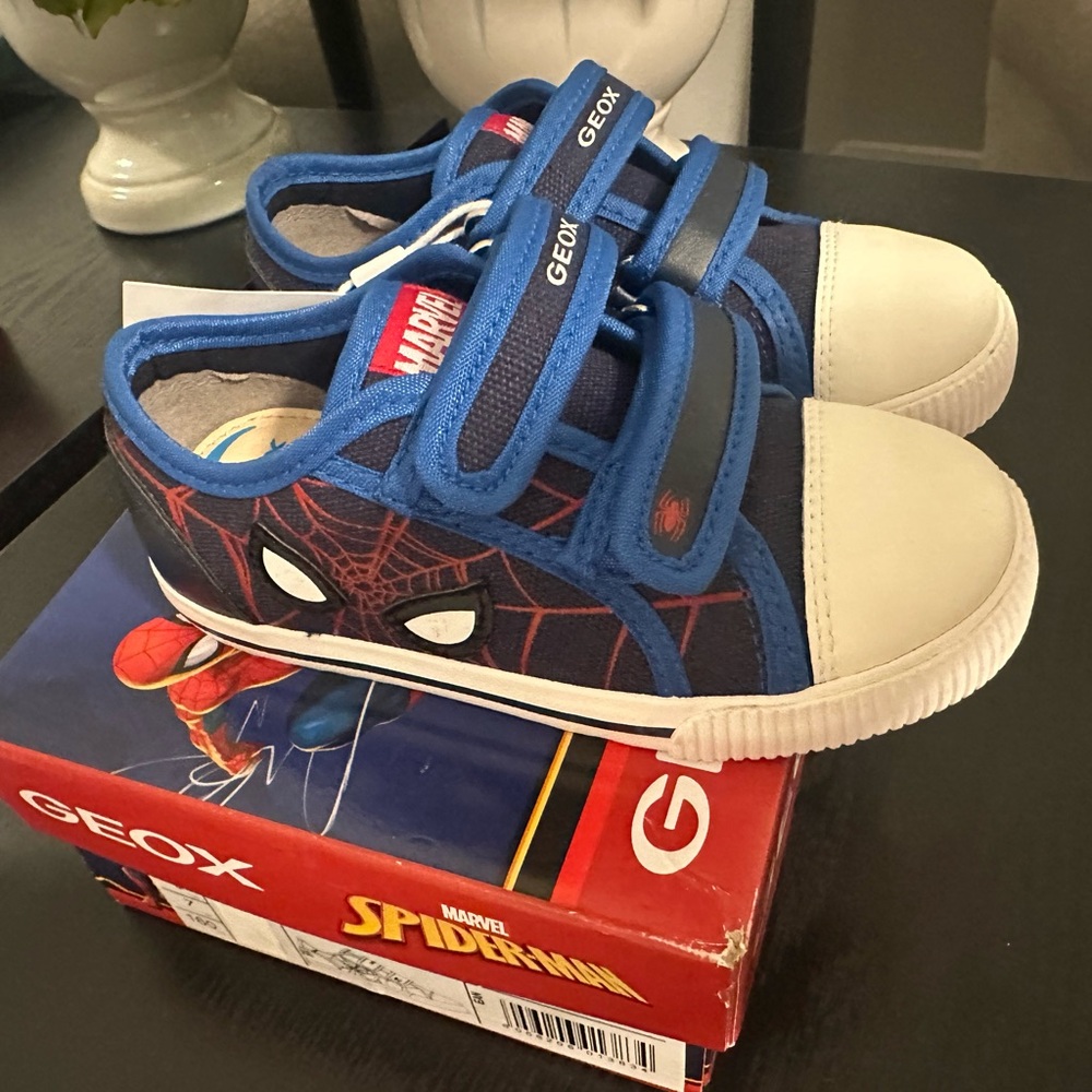 BNWT and box GEOX SPIDER-MAN Kilwi toddler shoes size 24 or US 8